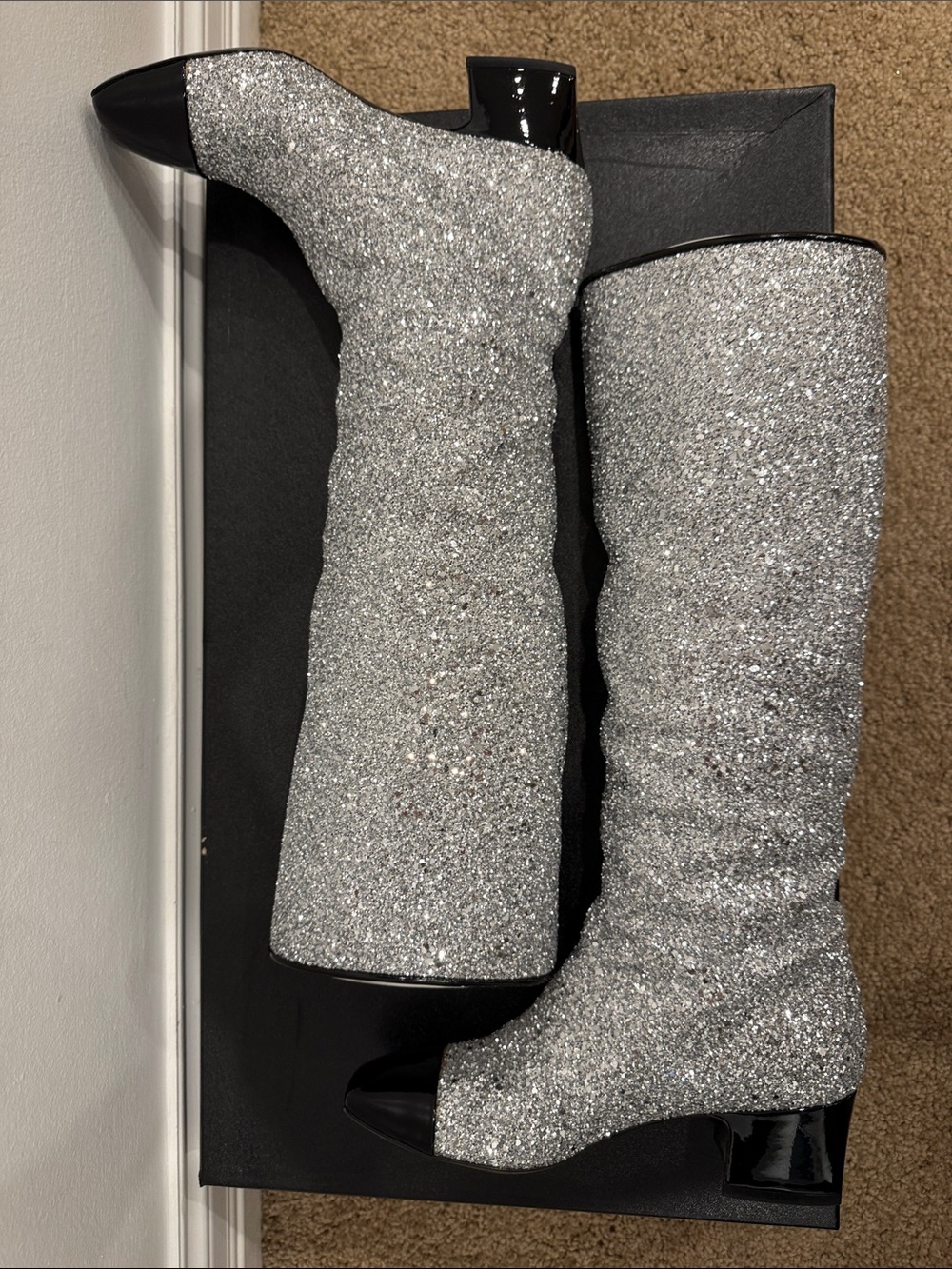 Chanel Silver Glitter Knee High Boots
Paris Fashion Week Iconic Runway 37.5 - Picture 16 of 17